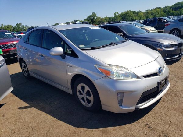 2015 TOYOTA PRIUS
