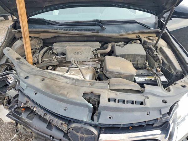 2016 TOYOTA CAMRY — Engine bay