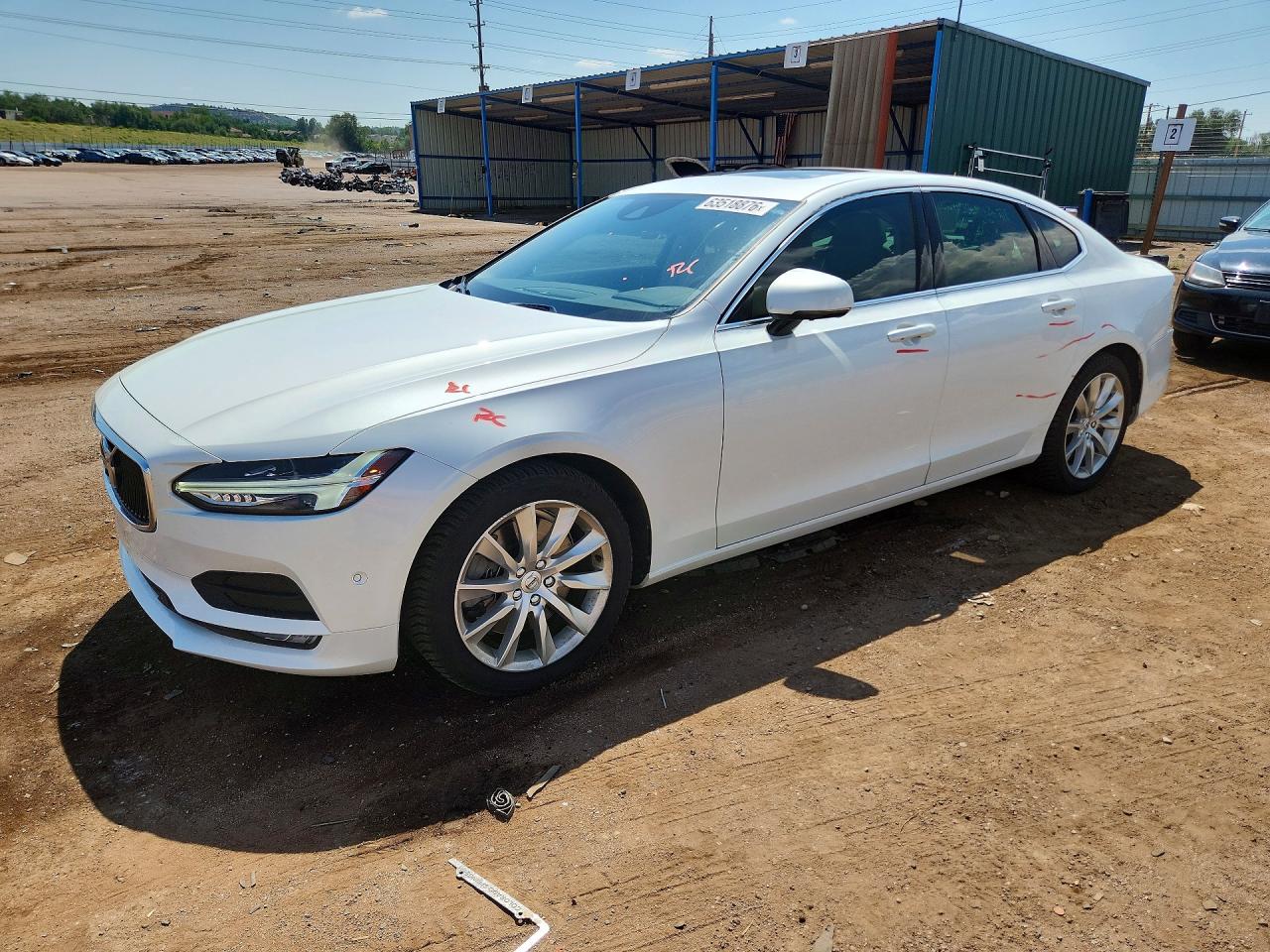 2017 VOLVO S90 Momentum