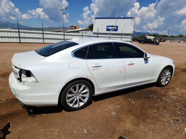 2017 VOLVO S90 Momentum