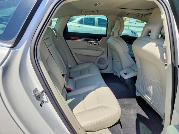 2017 VOLVO S90 Momentum