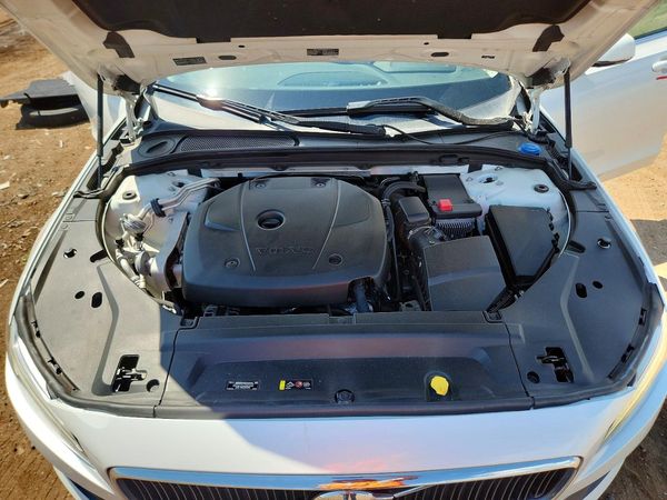 2017 VOLVO S90 Momentum