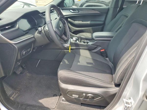 2025 JEEP CHEROKEE Laredo, Altitude — DENT