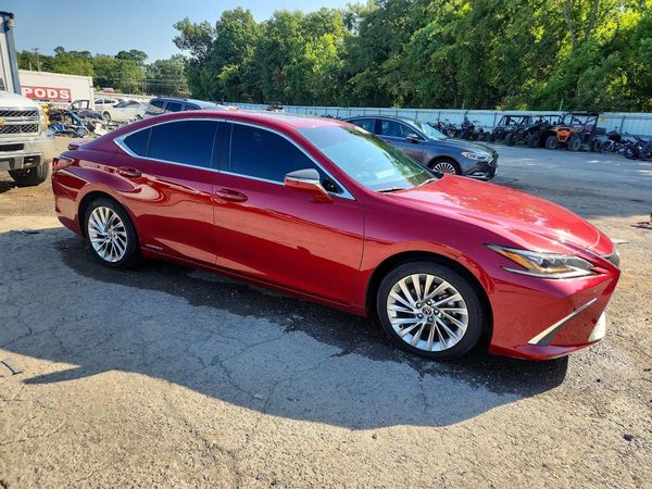 2020 LEXUS ES 300h Ultra Luxury