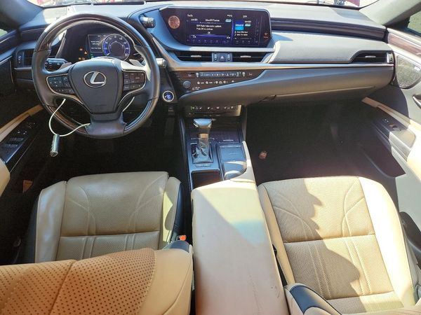 2020 LEXUS ES 300h Ultra Luxury