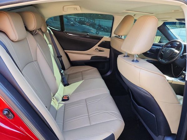 2020 LEXUS ES 300h Ultra Luxury