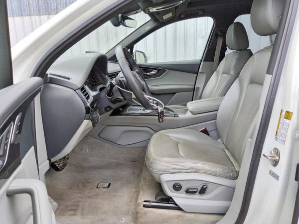 2017 AUDI Q7 quattro Premium Plus