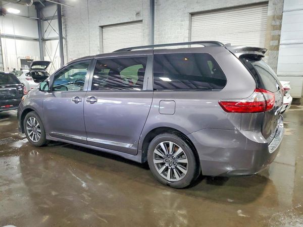 2020 TOYOTA SIENNA Q grade