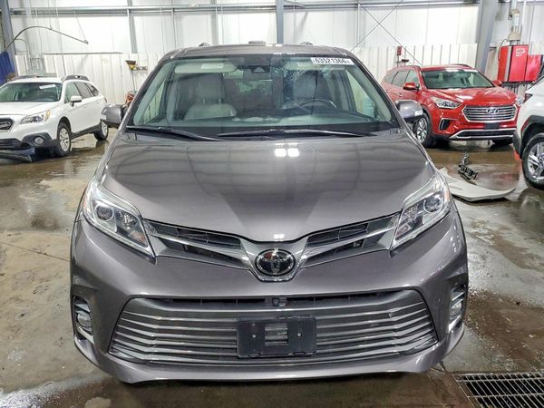 2020 TOYOTA SIENNA Q grade