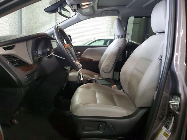 2020 TOYOTA SIENNA Q grade