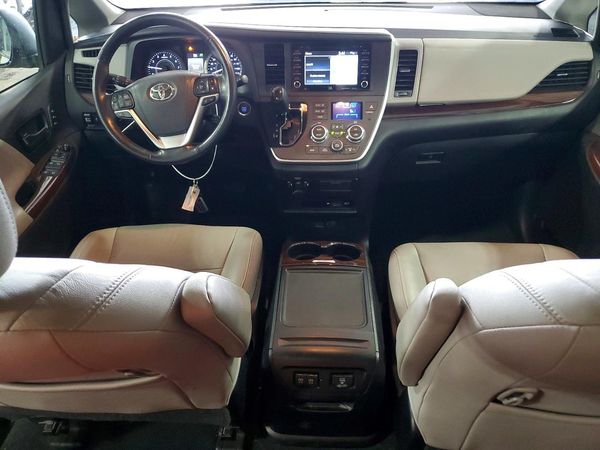 2020 TOYOTA SIENNA Q grade