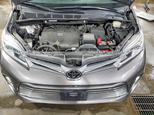 2020 TOYOTA SIENNA Q grade