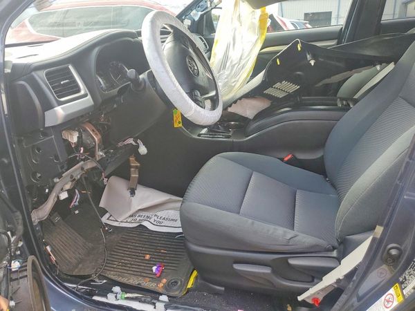 2019 TOYOTA HIGHLANDER LE/LE Plus