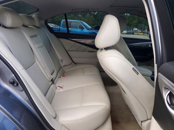 2015 INFINITI Q50