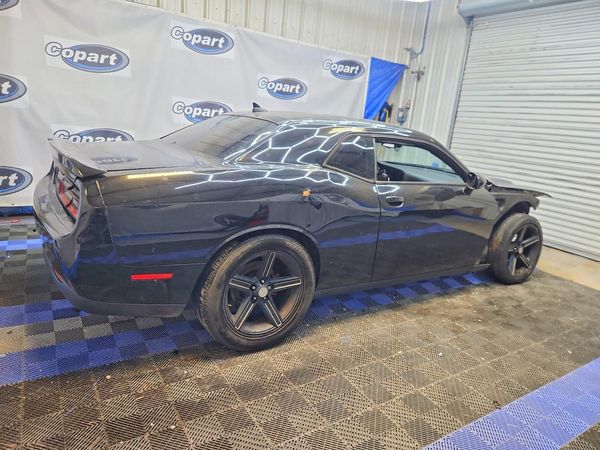 2016 DODGE CHALLENGER SXT Plus