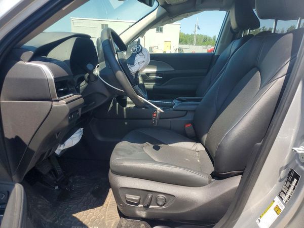 2026 TOYOTA GRAND HIGHLANDER — DENT