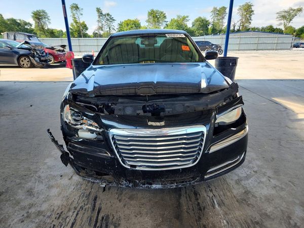 2013 CHRYSLER 300 Base/Limited