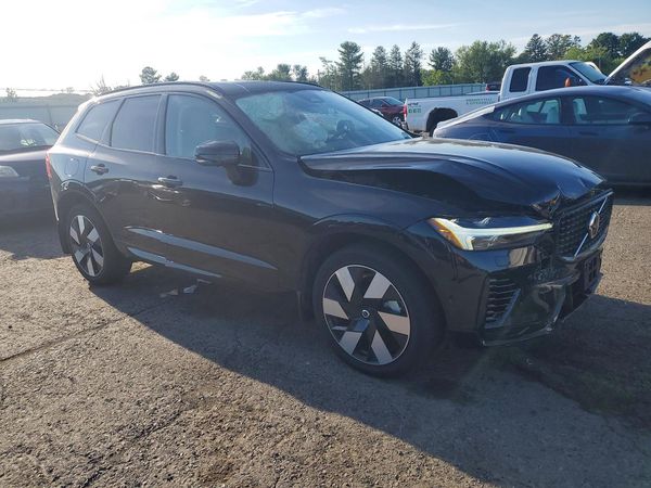 2024 VOLVO XC60 Plus Dark