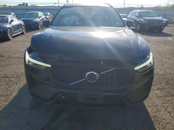 2024 VOLVO XC60 Plus Dark
