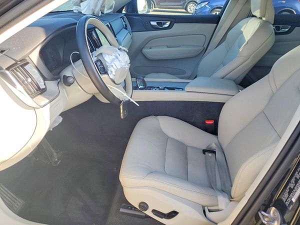2024 VOLVO XC60 Plus Dark