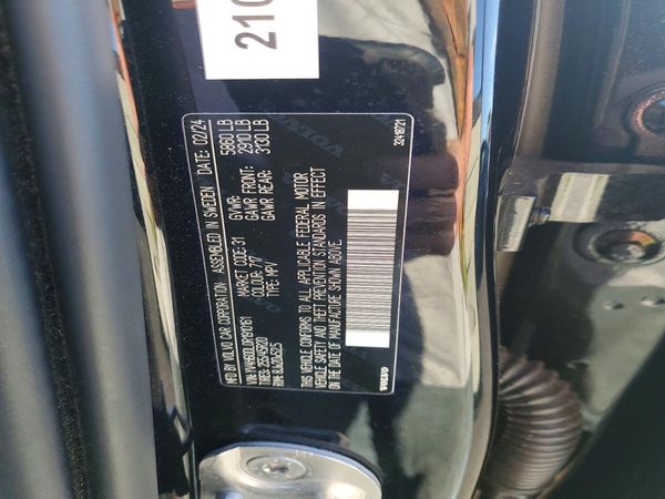 2024 VOLVO XC60 Plus Dark