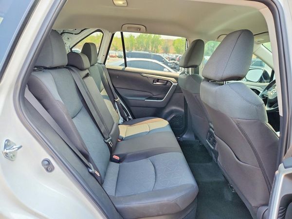 2025 TOYOTA RAV4 XLE