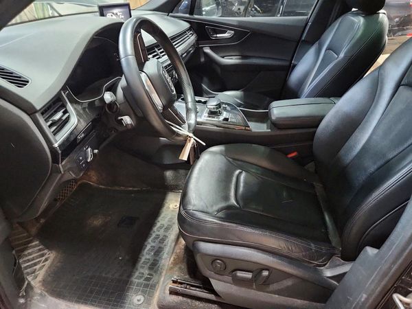 2017 AUDI Q7 quattro Premium Plus