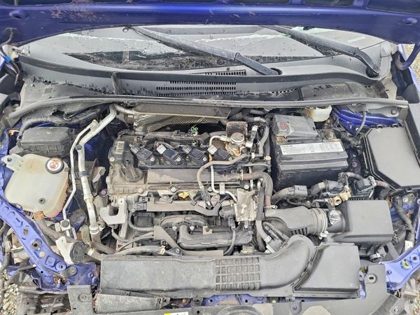 2020 TOYOTA COROLLA LE — Engine bay