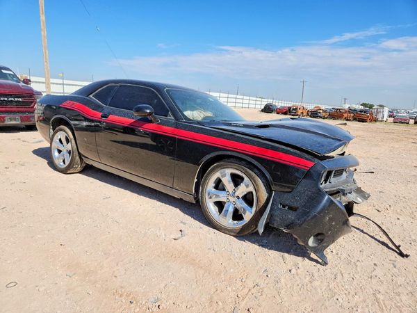 2014 DODGE CHALLENGER R/T — Passenger 3/4