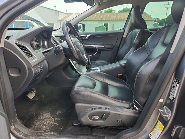 2017 VOLVO XC60 Base