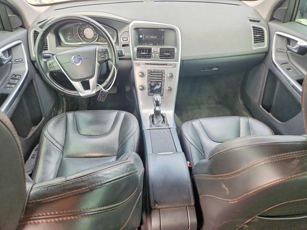 2017 VOLVO XC60 Base
