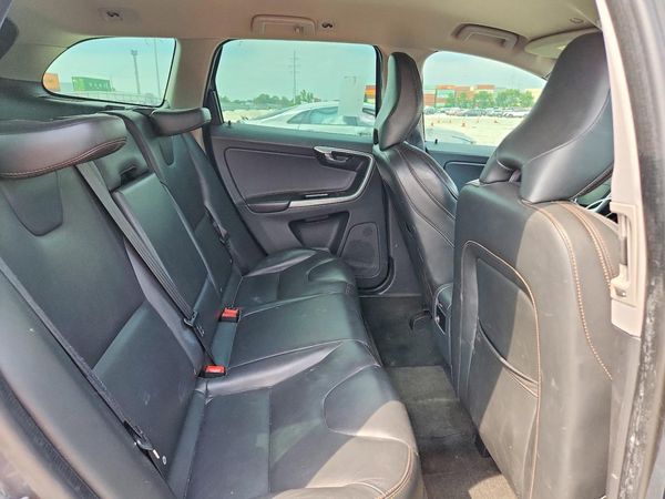 2017 VOLVO XC60 Base