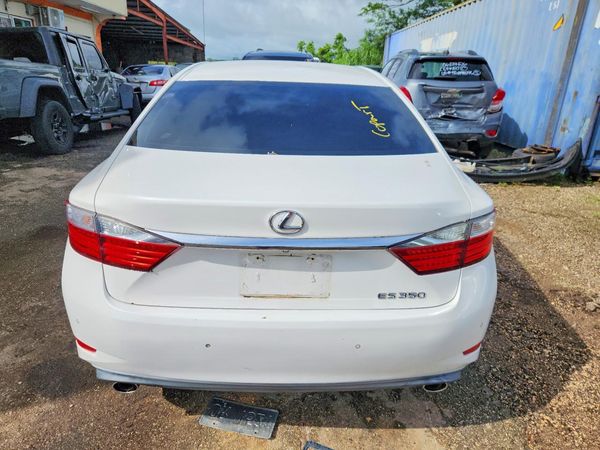 2015 LEXUS ES