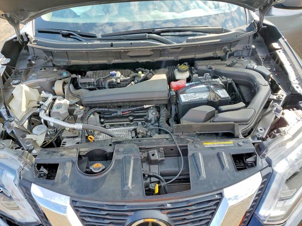 2018 NISSAN ROGUE — Engine bay