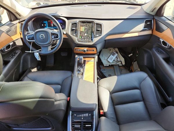 2024 VOLVO XC90