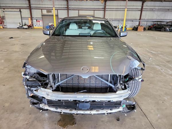 2020 BMW 530
