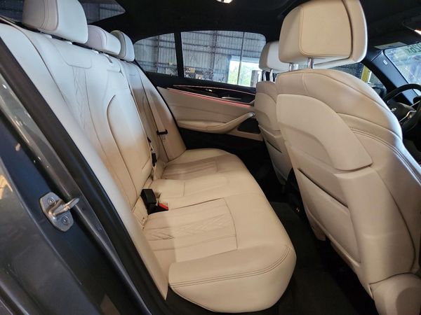 2020 BMW 530