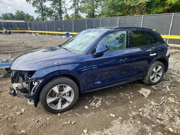2020 AUDI Q5 quattro Premium — Front 3/4