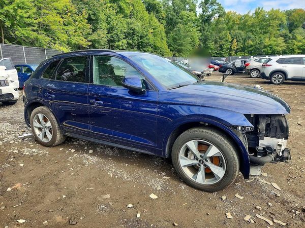 2020 AUDI Q5 quattro Premium — Passenger 3/4