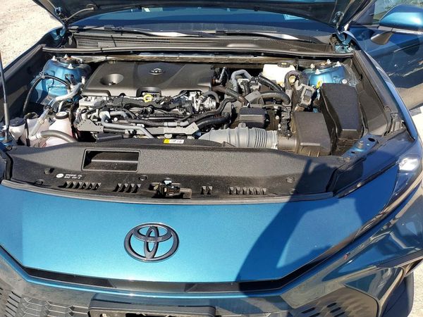 2025 TOYOTA CAMRY — Engine bay