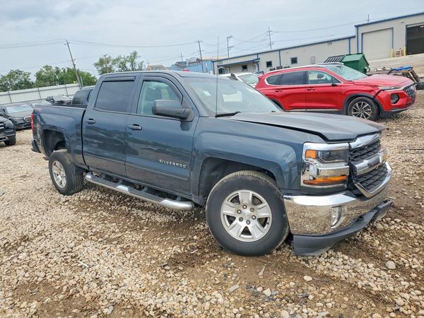 2017 CHEVROLET SILVERADO LT — Passenger 3/4