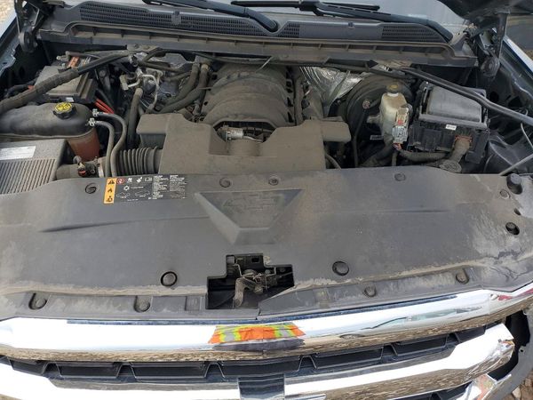 2017 CHEVROLET SILVERADO LT — Engine bay