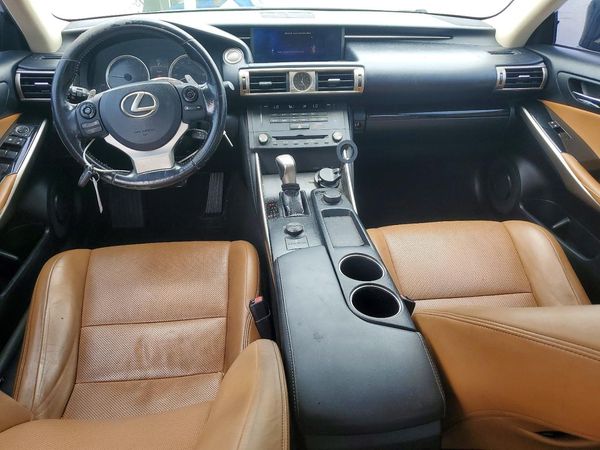 2016 LEXUS IS 200t