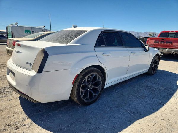 2019 CHRYSLER 300