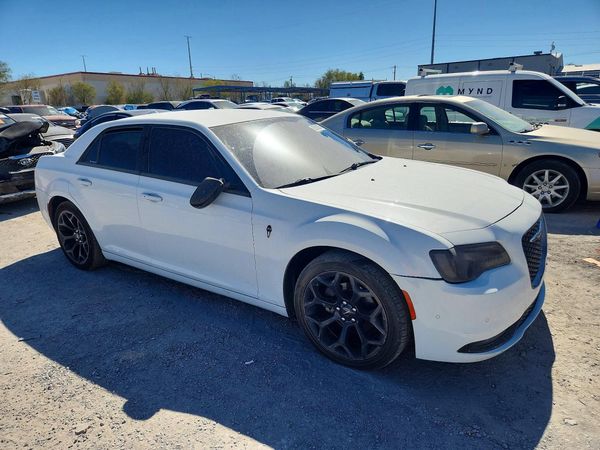 2019 CHRYSLER 300