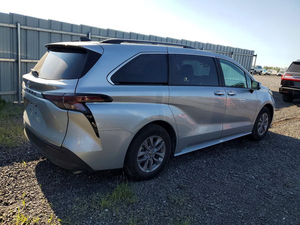 2025 TOYOTA SIENNA
