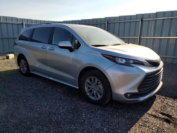 2025 TOYOTA SIENNA