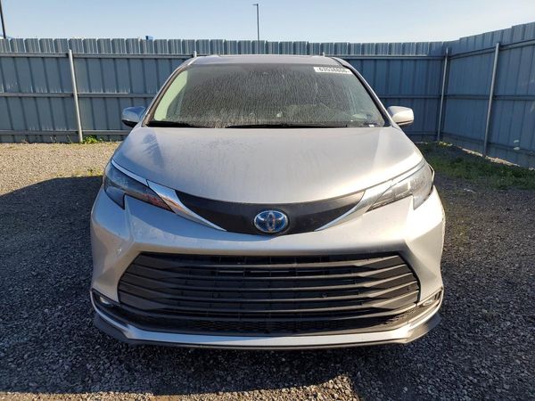 2025 TOYOTA SIENNA