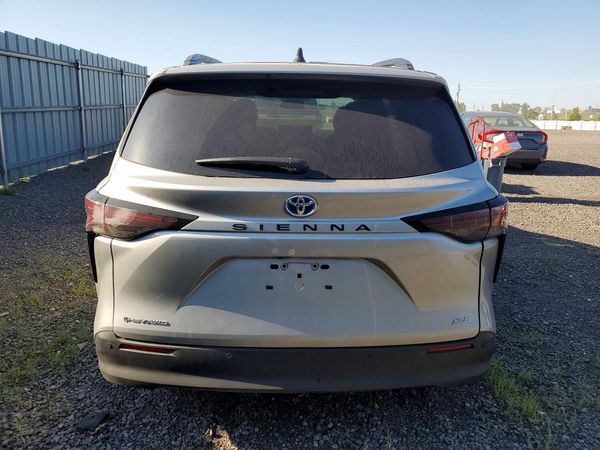 2025 TOYOTA SIENNA