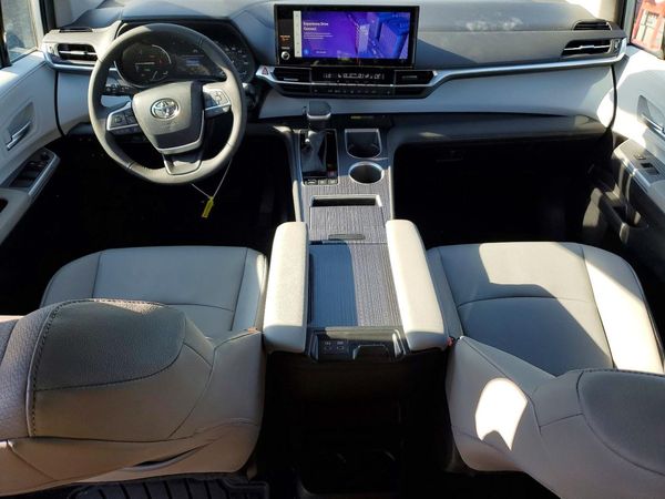 2025 TOYOTA SIENNA